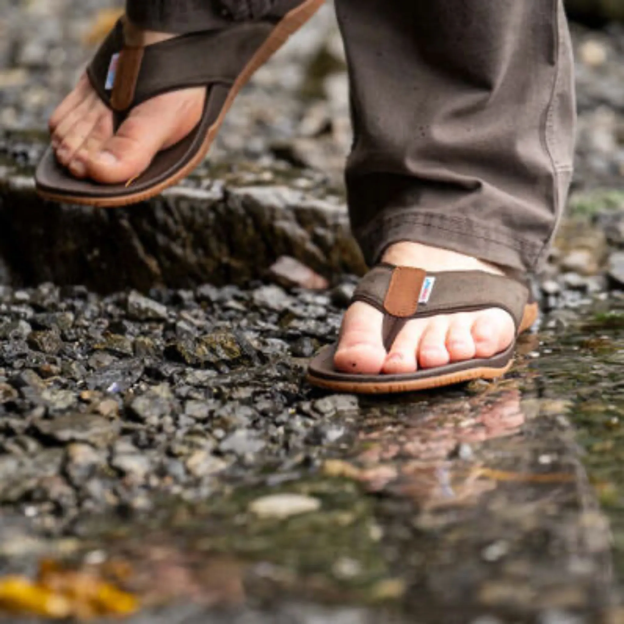 XTRATUF MEN'S AUNA SANDAL BROWN - AUNM900